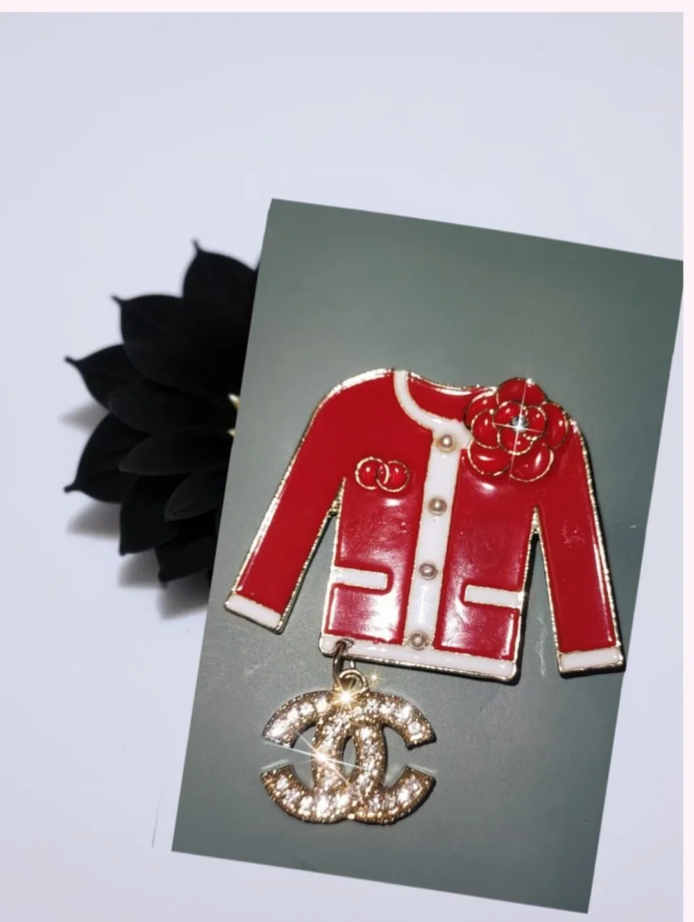 Business Suit Brooch with White Trim Camilla Flower Goldtone Metal
